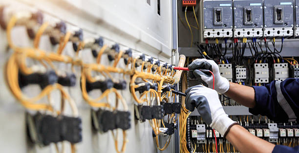 Professional Electrician technician working in Forest Lake, IL